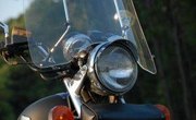 How to Clean a Plexiglas Windshield on a Motorcycle