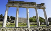 Schools That Offer a Greek Mythology Degree