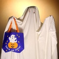 How to Make Halloween Ghost Holding Hands in a Circle | eHow