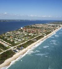 Romantic getaways in Florida typically involve water in one way or another, and a trip to Manalapan is no exception. This upscale tropical strip of ...