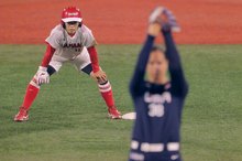 Softball Rules: Leaving a Base Early (with Video)