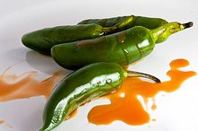 Differences Between Cayenne Pepper & Jalapeno