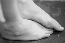 侧脚疼痛的原因是什么？