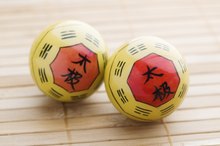 How to Use Chinese Medicine Balls for the Hands