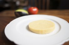 普罗安奶酪是否比美国奶酪更少的脂肪？