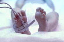 有什么方法可以治疗那些生来就对可卡因上瘾的婴儿?