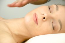 What Is the Difference Between Reiki & Quantum Touch Therapy?