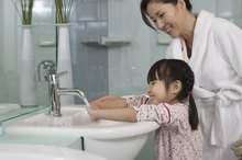 使用浴室VS后洗手。消毒剂