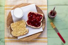 What Are the Health Benefits of Peanut Butter & Jelly?