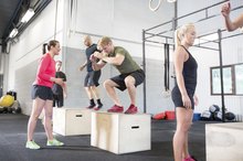 Differences Between Plyometrics & Isometrics