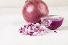 How to Use Onion Juice to Treat Bronchitis