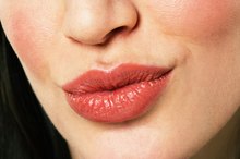 What Causes Extreme Dry Mouth Where Teeth Stick to Lips?