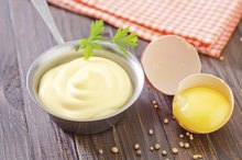 Signs & Symptoms of Food Poisoning From Mayonnaise