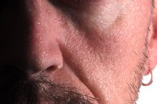 是什么导致人体从毛孔中产生体味？