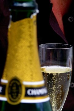 Commemorate your parents' 50th wedding anniversary with a gift of sparkling Champagne.
