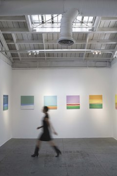 Jupiterimages/Brand X Pictures/Getty Images Days -- and nights -- go by in a blur for busy gallery assistants.