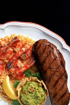 Jupiterimages/Comstock/Getty Images Choose the right balance of protein, carbs and healthy fats.