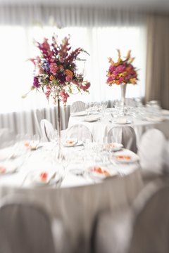 Thinkstock/Comstock/Getty Images Banquet managers help with all aspects of banquet planning, from aesthetic details to planning menus.