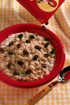 Jupiterimages/Comstock/Getty Images Adding raisins increases the phosphorus content of your breakfast.
