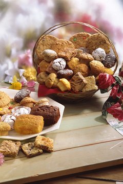 Jupiterimages/Comstock/Getty Images Practice discipline to break the binging cycle.