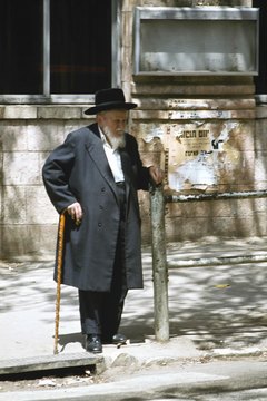 Many Jews outline the desire for a proper burial in their wills to ensure adherence to Jewish custom.