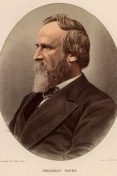 1877 troops withdrew federal happened south hayes rutherford reconstruction presidential election ended deal secure result
