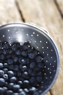Jupiterimages/Comstock/Getty Images Blueberries are a very good source of ellagic acid and other antioxidants.