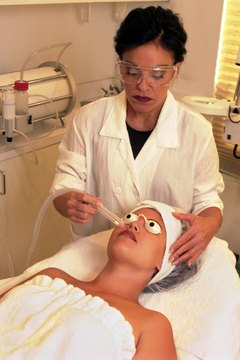 Thinkstock/Comstock/Getty Images A dermatology nurse might perform a number of different skin procedures in a dermatologist's office.