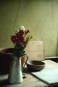 Jupiterimages/Comstock/Getty Images Dried flowers can be just as toxic to cats as live flowers.