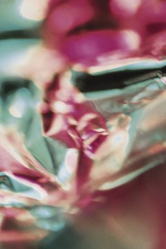Flat or wrinkled foil is used in foil mirror craft projects.