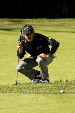 Charles Howell III prepares to putt from just off the green at the 2007 Nissan Open.