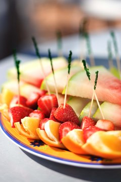 Jupiterimages/Comstock/Getty Images Fruit makes a great snack that satisfies a sweet tooth.