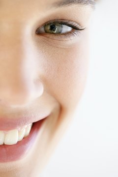 Goodshoot/Goodshoot/Getty Images Flax oil may help to prevent dry eyes.