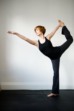 Jupiterimages/Photos.com/Getty Images Yoga tones glutes, but doesn't melt the fat.