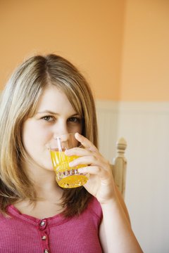 Jupiterimages/Brand X Pictures/Getty Images Orange juice may provide heart-health benefits.