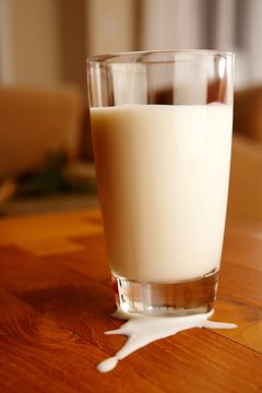 Jupiterimages/Photos.com/Getty Images You can obtain calcium from foods other than milk to support bone health.
