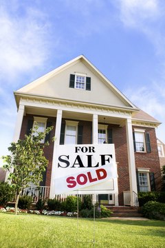 Thinkstock Images/Comstock/Getty Images Capital gains tax rates on property depend on a variety of factors.