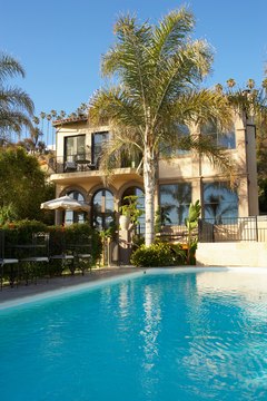 Jupiterimages/Photos.com/Getty Images The right cosigner may enable you to afford a bigger house.
