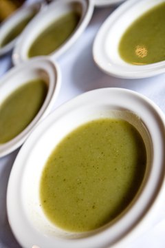 Jupiterimages/Photos.com/Getty Images Protein-rich split pea soup can be part of a healthy lunch.