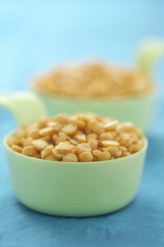 Jupiterimages/Brand X Pictures/Getty Images Keeping track of serving sizes prevents overeating and weight gain.