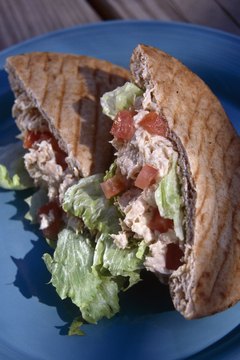 Jupiterimages/liquidlibrary/Getty Images Soups, fruits, vegetables, whole grains and lean protein sources curb hunger.
