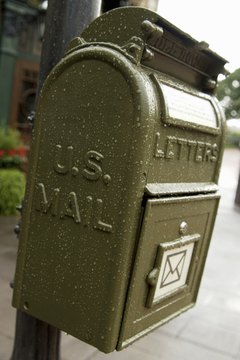 The United States Postal Service will ship cremated remains if they are packaged correctly.