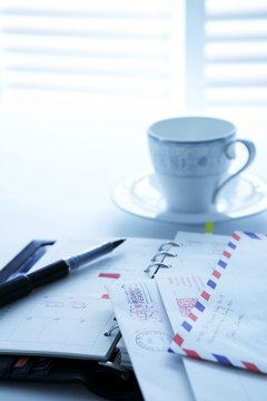 Business letters use formal valedictions.