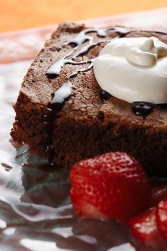 Jupiterimages/Photos.com/Getty Images Sugar alcohols can replace regular sugar in cooking and baking.