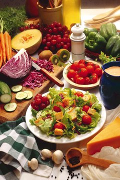 Jupiterimages/Comstock/Getty Images Adding more fruits and vegetables to your diet can build a healthier pancreas.