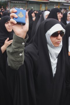 An Iranian woman protests against the desecration of the Quran.