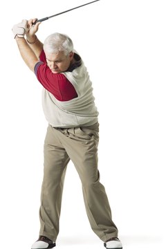 Brazo derecho izquierdo en el backswing.