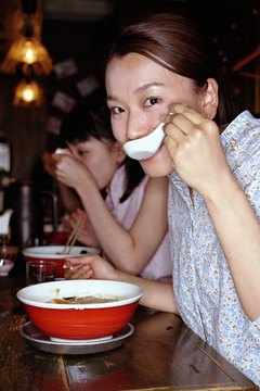Japanese Noodle-Eating Etiquette | Synonym