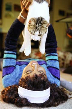 Jupiterimages/Comstock/Getty Images A biting cat is sometimes a playful cat.