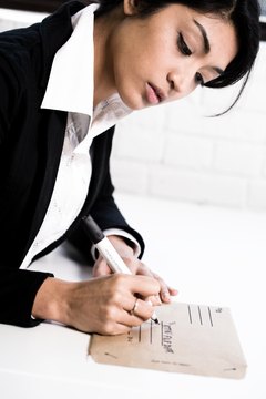 Jupiterimages/Photos.com/Getty Images Figure the cost to mail packages online.